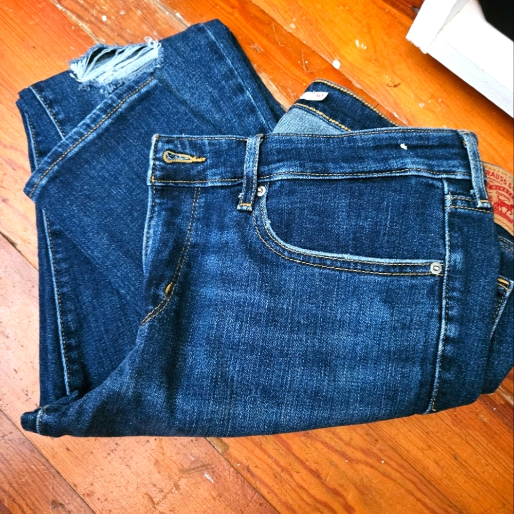 Levi 711